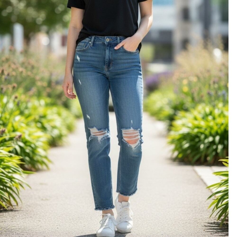 NEW Judy Blue Mid Rise Distressed Blue jeans Frayed sz 13